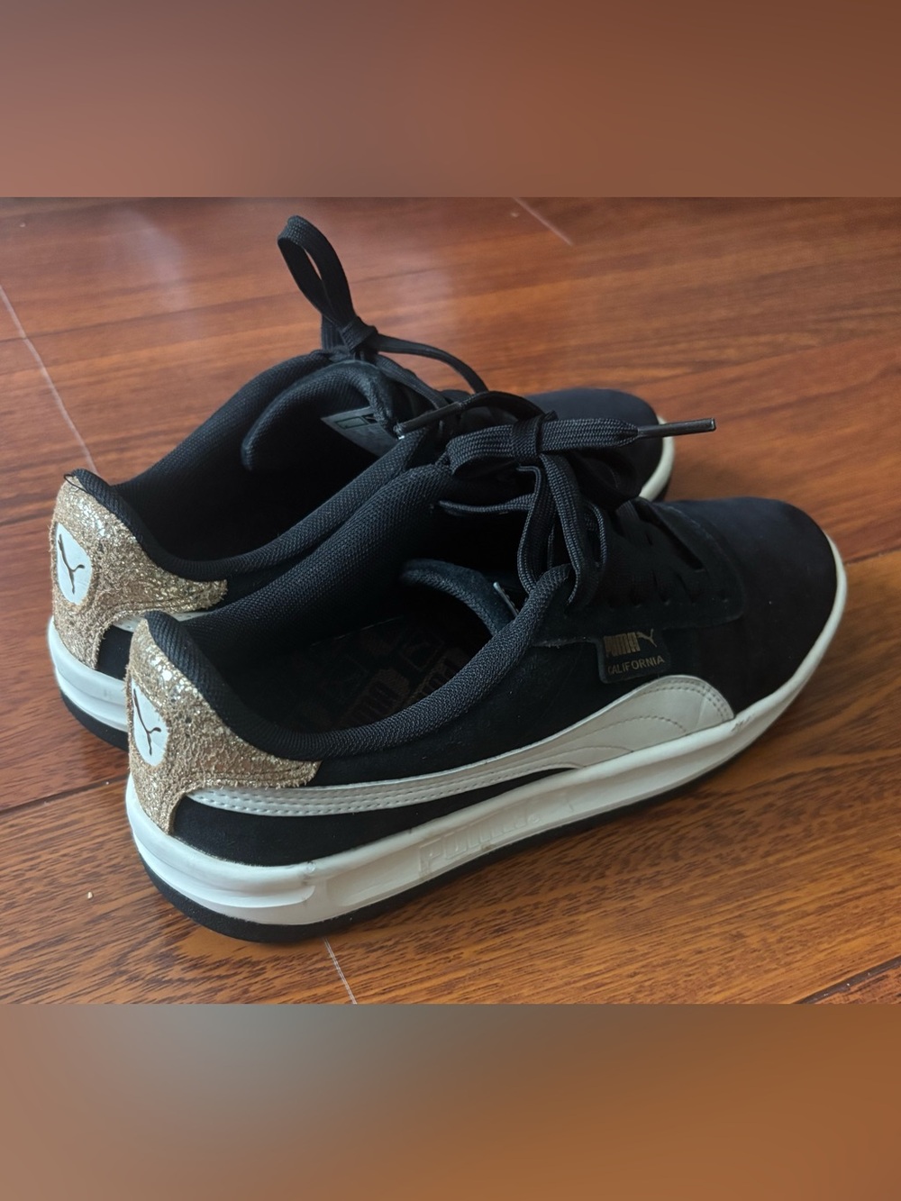 Puma California Black and White Low-Top Sneakers with Gold Logo 7.5
